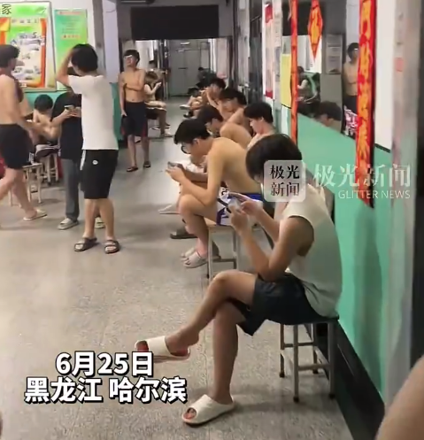 方道配资 哈尔滨入夏，大学生要腌“入味”了！